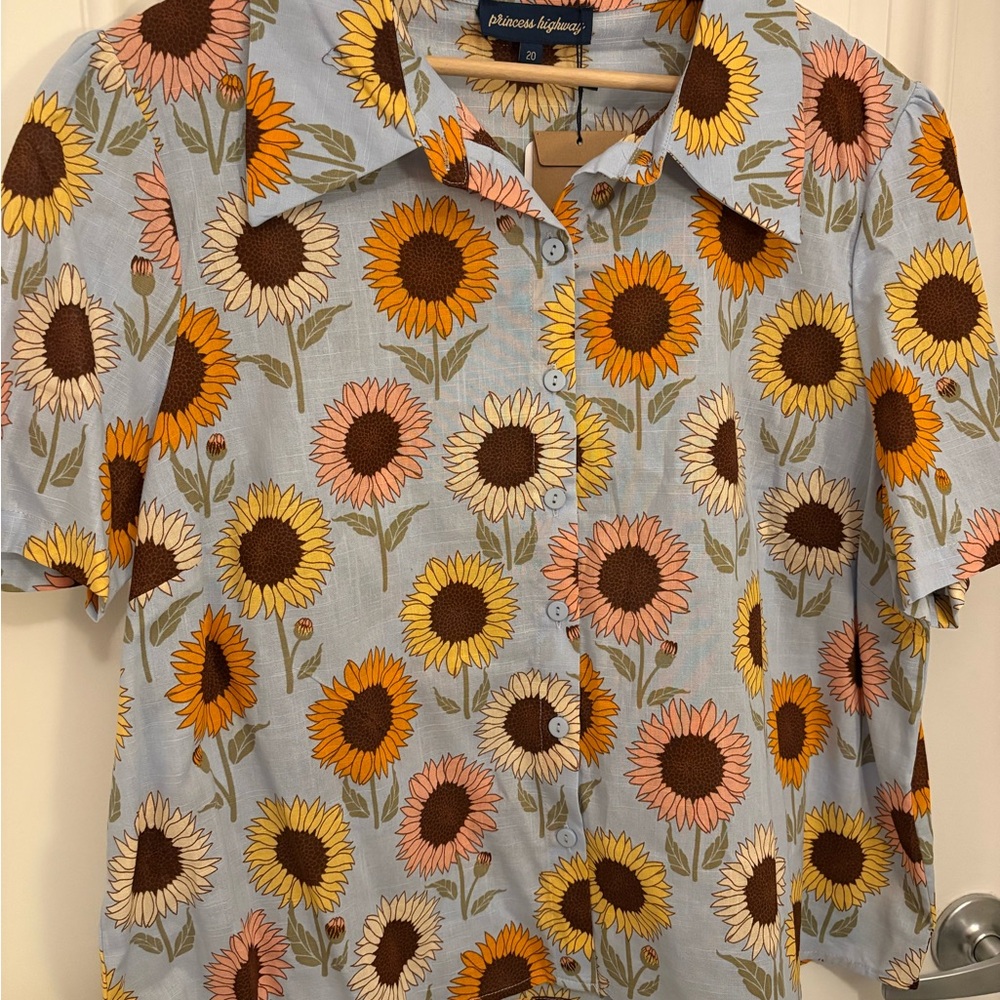 NWT Princess Highway Light Blue Sunflower Button-Down Shirt